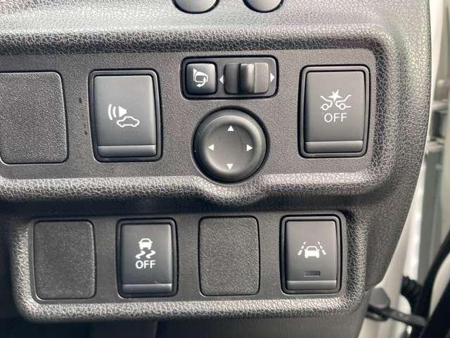 ���P�Q�������������E�B���h�E������R�[�e�B���O���ꂽ���C�p�[�S���������K���X�ʂ��X���[�Y�ɓ����A���肵�Đ@�����Ղ��c���܂���B���E�̈����h�V���~��̉J�ł����ꗎ����悤�ɉJ�������Ă������ߎ��E���ǍD