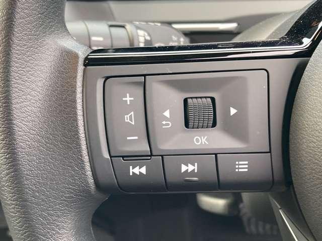 ���X�e�A�����O�X�C�b�`���n���h���茳�ŃI�[�f�B�I�̑��삪�ȒP�ɏo���܂��B�^�]���ł��i�r�܂Ŏ��L�΂����ɑ��삪�o���Ĉ��S�ł��B