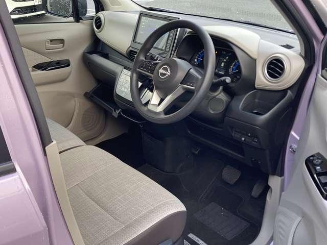 デイズ ６６０　Ｘ　当社社用車ＵＰ　純正ナビ　地デジフルセグ　エマ－ジェンシ－ブレ－キ　インテリキ－　運転席エアバッグ　バックモニタ　オートエアコン　キーレスエントリー　パワーウインドウ　記録簿　ＰＳ　ナビＴＶ　ＡＢＳ（6枚目）