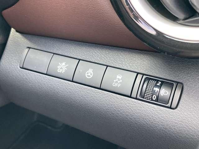 キックス １．２　Ｘ　ツートーン　インテリアエディション　（ｅ－ＰＯＷ　ブラウン内装　当社社用車ＵＰ　純正ナビ　ハイビームアシスト　レーンアシスト　フルセグ　全周囲カメラ　ＬＥＤヘッドランプ　踏み間違い防止　スマートキー　メモリーナビ　オートエアコン　ＡＣＣ　Ｂカメラ（8枚目）