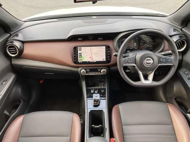 キックス １．２　Ｘ　ツートーン　インテリアエディション　（ｅ－ＰＯＷ　ブラウン内装　当社社用車ＵＰ　純正ナビ　ハイビームアシスト　レーンアシスト　フルセグ　全周囲カメラ　ＬＥＤヘッドランプ　踏み間違い防止　スマートキー　メモリーナビ　オートエアコン　ＡＣＣ　Ｂカメラ（9枚目）