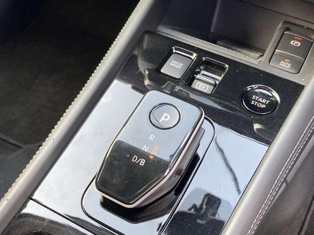 キックス １．２　Ｘ　ツートーン　インテリアエディション　（ｅ－ＰＯＷ　ブラウン内装　当社社用車ＵＰ　純正ナビ　ハイビームアシスト　レーンアシスト　フルセグ　全周囲カメラ　ＬＥＤヘッドランプ　踏み間違い防止　スマートキー　メモリーナビ　オートエアコン　ＡＣＣ　Ｂカメラ（12枚目）