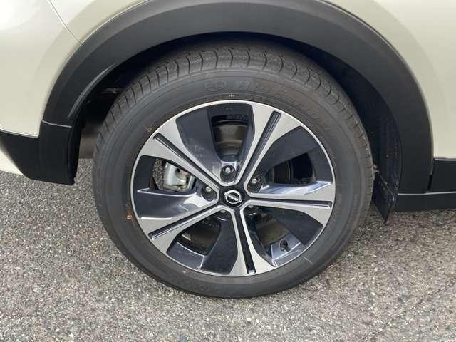 キックス １．２　Ｘ　ツートーン　インテリアエディション　（ｅ－ＰＯＷ　ブラウン内装　当社社用車ＵＰ　純正ナビ　ハイビームアシスト　レーンアシスト　フルセグ　全周囲カメラ　ＬＥＤヘッドランプ　踏み間違い防止　スマートキー　メモリーナビ　オートエアコン　ＡＣＣ　Ｂカメラ（13枚目）