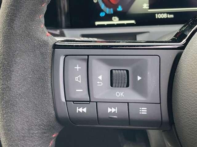 ���X�e�A�����O�X�C�b�`���n���h���茳�ŃI�[�f�B�I�̑��삪�ȒP�ɏo���܂��B�^�]���ł��i�r�܂Ŏ��L�΂����ɑ��삪�o���Ĉ��S�ł��B