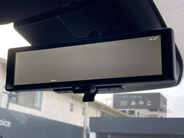 ���C���e���W�F���g���[���~���[���㕔���Ȃɐl������낪�����Ȃ��Ƃ��Ɋy�X����Ō����n�b�L���ƌ�����悤�ɃJ�����@�\�����ځB����ő�l���ł̃����O�h���C�u�����K�ł��B