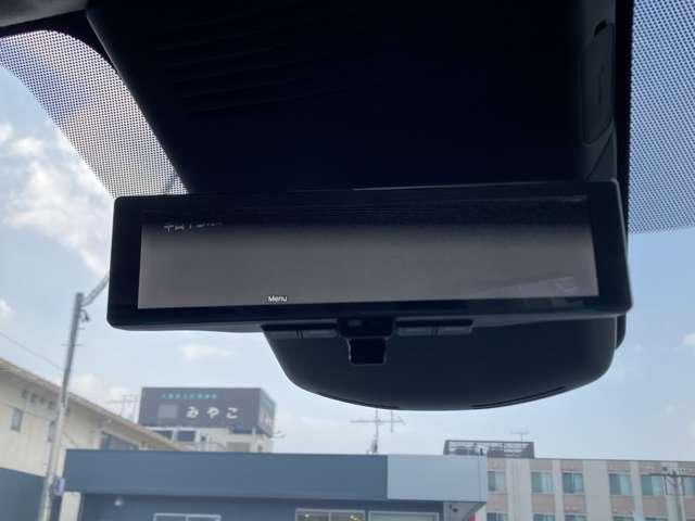 �X�}�[�g���[���~���[���t���Ă��܂��B����s���[��ו��A��Ȃɓ��悵�Ă������܂�Ȃǎ��E���Ղ�ꂽ�ꍇ�ł�����J��������̉f���ň��S�m�F�����邱�Ƃ��ł��܂��B