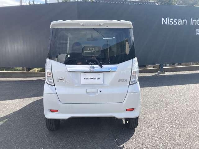 デイズルークス ６６０　ハイウェイスター　ターボ　社外ナビ　アラウンドビューモニター　助手席エアバック　アルミ　ＨＤＤナビ　Ｓキー　バックカメラ　サイドカメラ　ＡＡＣ　ワンセグＴＶ　ＡＢＳ　記録簿　パワーウィンドウ　パワーステアリング　アラビュー（3枚目）