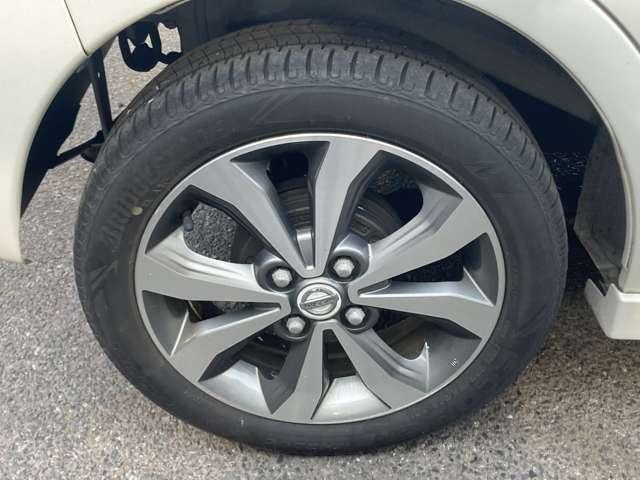 デイズルークス ６６０　ハイウェイスター　ターボ　社外ナビ　アラウンドビューモニター　助手席エアバック　アルミ　ＨＤＤナビ　Ｓキー　バックカメラ　サイドカメラ　ＡＡＣ　ワンセグＴＶ　ＡＢＳ　記録簿　パワーウィンドウ　パワーステアリング　アラビュー（9枚目）