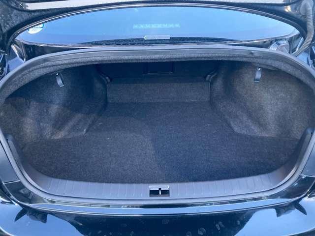 スカイライン ３．０　４００Ｒ　当社社用車ＵＰ　サンルーフ　全周囲　ＬＥＤヘッドランプ　盗難防止システム　１オーナー　地デジ　ドラレコ　サンル－フ　点検記録簿　スマートキー　キーレスエントリー　シートヒーター　クルコン　ＥＴＣ　革席（14枚目）