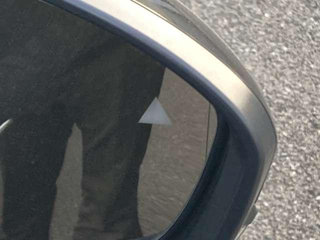 �u���C���h�X�|�b�g���j�^�[�����Ă���A�㑤���̎ԗ������m���Ă���܂��B