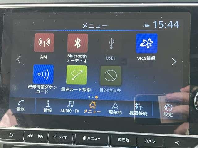 ���X�e�A�����O�X�C�b�`���n���h���茳�ŃI�[�f�B�I�̑��삪�ȒP�ɏo���܂��B�^�]���ł��i�r�܂Ŏ��L�΂����ɑ��삪�o���Ĉ��S�ł��B