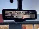 スマートルームミラーも付いています。後方ピラーや荷物、後席に同乗している方や曇りなど視界が遮られた場合でも後方カメラからの映像で安全確認をすることができます。
