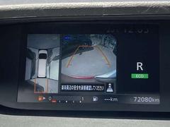 アラウンドビューモニターは４方のカメラで真上から車を見たようにモニターで確認ができます。周辺の安全確認、小さなお子様や障害物も目視で確認できるので駐車のしやすさだけでなく、事故防止にも役立ちます。 4