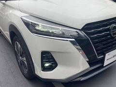ＬＥＤヘッドランプ：ハロゲンランプの約２倍の光量でより明るく遠くを照らし、夜間走行時の視認性を高めます。 4