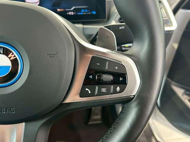 ３シリーズ ３３０ｅ　Ｍスポーツ　ＥＴＣ　クリアランスソナー　オートクルーズコントロール　パークアシスト　全周囲カメラ　ナビ　アルミホイール　オートライト　ＡＴ　パワーシート　Ｂｌｕｅｔｏｏｔｈ　エアコン　パワーステアリング（9枚目）