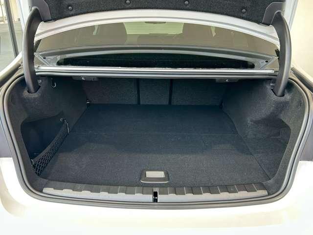 ３シリーズ ３３０ｅ　Ｍスポーツ　ＥＴＣ　クリアランスソナー　オートクルーズコントロール　パークアシスト　全周囲カメラ　ナビ　アルミホイール　オートライト　ＡＴ　パワーシート　Ｂｌｕｅｔｏｏｔｈ　エアコン　パワーステアリング（19枚目）