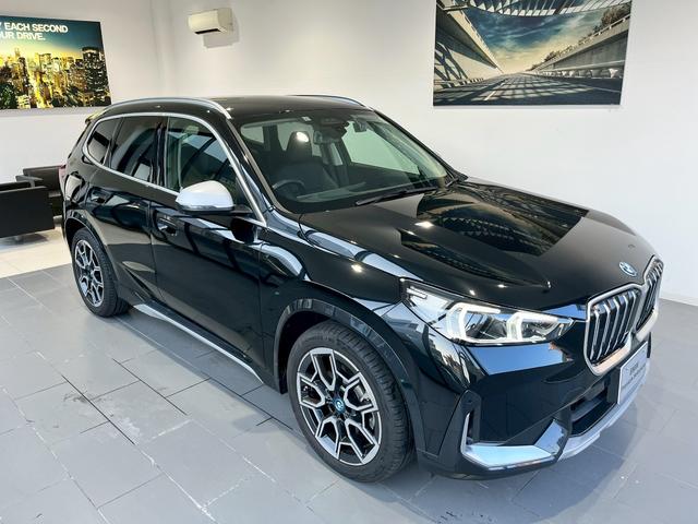 ｉＸ１ ｘＤｒｉｖｅ　３０　ｘライン　ハイラインパッケージ　全方位カメラ　Ｂｌｕｅｔｏｏｔｈ　認定中古車　シートヒーター　ヘッドアップディスプレイ　衝突被害軽減システム　電動パワーシート（5枚目）