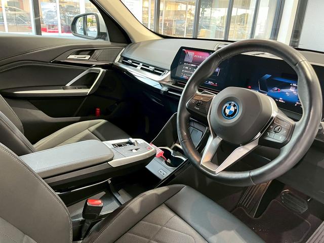 ｉＸ１ ｘＤｒｉｖｅ　３０　ｘライン　ハイラインパッケージ　全方位カメラ　Ｂｌｕｅｔｏｏｔｈ　認定中古車　シートヒーター　ヘッドアップディスプレイ　衝突被害軽減システム　電動パワーシート（16枚目）