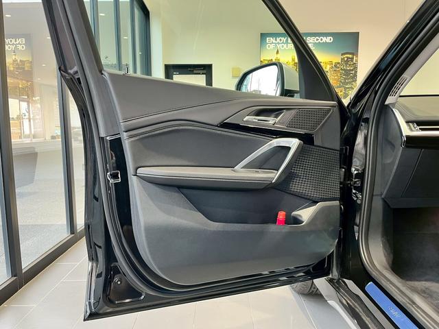 ｉＸ１ ｘＤｒｉｖｅ　３０　ｘライン　ハイラインパッケージ　全方位カメラ　Ｂｌｕｅｔｏｏｔｈ　認定中古車　シートヒーター　ヘッドアップディスプレイ　衝突被害軽減システム　電動パワーシート（22枚目）
