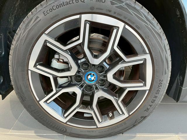 ｉＸ１ ｘＤｒｉｖｅ　３０　ｘライン　ハイラインパッケージ　全方位カメラ　Ｂｌｕｅｔｏｏｔｈ　認定中古車　シートヒーター　ヘッドアップディスプレイ　衝突被害軽減システム　電動パワーシート（40枚目）