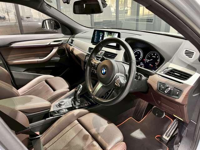 Ｘ２ ｘＤｒｉｖｅ　２０ｄＭスポーツＸエディションジョイ＋　４ＷＤ　ドライブレコーダー　ＥＴＣ　バックカメラ　クリアランスソナー　オートクルーズコントロール　パワーシート　衝突被害軽減システム　サンルーフ　ナビ　ＬＥＤヘッドランプ　電動リアゲート（11枚目）