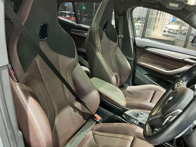 Ｘ２ ｘＤｒｉｖｅ　２０ｄＭスポーツＸエディションジョイ＋　４ＷＤ　ドライブレコーダー　ＥＴＣ　バックカメラ　クリアランスソナー　オートクルーズコントロール　パワーシート　衝突被害軽減システム　サンルーフ　ナビ　ＬＥＤヘッドランプ　電動リアゲート（12枚目）