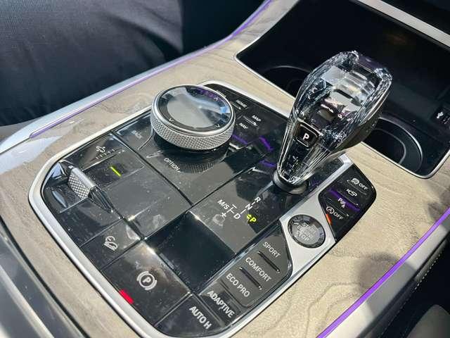 Ｘ７ ｘＤｒｉｖｅ　３５ｄ　４ＷＤ　全周囲カメラ　クリアランスソナー　オートクルーズコントロール　パワーシート　衝突被害軽減システム　サンルーフ　ターボ　ナビ　アルミホイール　スマートキー　アイドリングストップ　ＡＴ（4枚目）