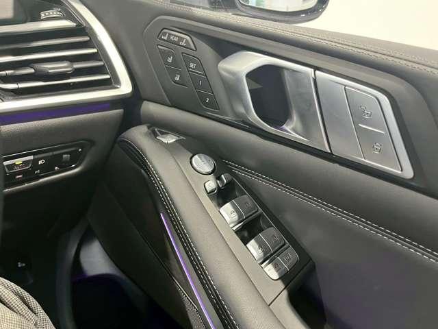 Ｘ７ ｘＤｒｉｖｅ　３５ｄ　４ＷＤ　全周囲カメラ　クリアランスソナー　オートクルーズコントロール　パワーシート　衝突被害軽減システム　サンルーフ　ターボ　ナビ　アルミホイール　スマートキー　アイドリングストップ　ＡＴ（7枚目）