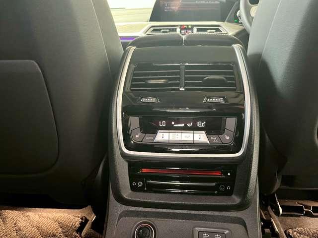 Ｘ７ ｘＤｒｉｖｅ　３５ｄ　４ＷＤ　全周囲カメラ　クリアランスソナー　オートクルーズコントロール　パワーシート　衝突被害軽減システム　サンルーフ　ターボ　ナビ　アルミホイール　スマートキー　アイドリングストップ　ＡＴ（34枚目）