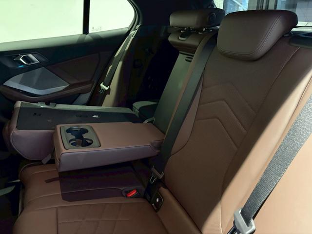１シリーズ １２０　Ｍスポーツ　認定中古車　アイコニックグロー　全方位カメラ　ＡｐｐｌｅＣａｒＰｌａｙ（11枚目）