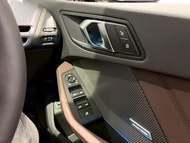 １シリーズ １２０　Ｍスポーツ　認定中古車　アイコニックグロー　全方位カメラ　ＡｐｐｌｅＣａｒＰｌａｙ（12枚目）