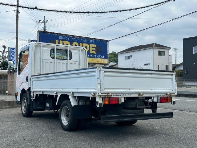 アトラストラック フルスーパーローＤＸ　３．０ディーゼルターボ　平ボディ　フロア５速　積載量１５００ｋｇ　４ナンバー　イージーヒルスタート　左側電動格納ミラー　リアＷタイヤ　タイミングチェーン　三方開　エアバッグ　取扱説明書　点検記録簿（7枚目）