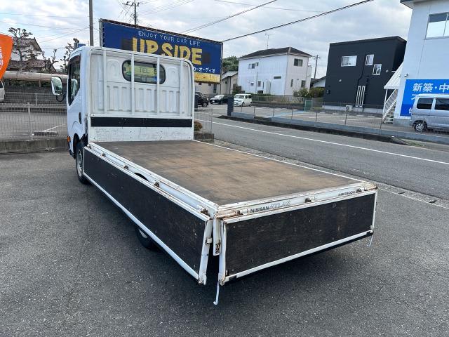 アトラストラック フルスーパーローＤＸ　３．０ディーゼルターボ　平ボディ　フロア５速　積載量１５００ｋｇ　４ナンバー　イージーヒルスタート　左側電動格納ミラー　リアＷタイヤ　タイミングチェーン　三方開　エアバッグ　取扱説明書　点検記録簿（13枚目）