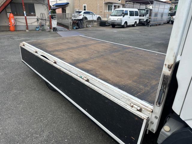 アトラストラック フルスーパーローＤＸ　３．０ディーゼルターボ　平ボディ　フロア５速　積載量１５００ｋｇ　４ナンバー　イージーヒルスタート　左側電動格納ミラー　リアＷタイヤ　タイミングチェーン　三方開　エアバッグ　取扱説明書　点検記録簿（15枚目）