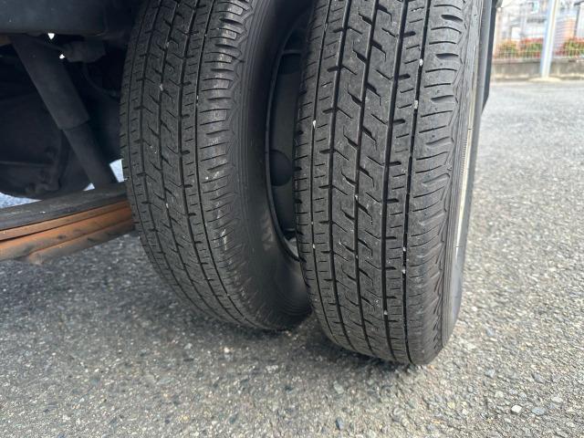 アトラストラック フルスーパーローＤＸ　３．０ディーゼルターボ　平ボディ　フロア５速　積載量１５００ｋｇ　４ナンバー　イージーヒルスタート　左側電動格納ミラー　リアＷタイヤ　タイミングチェーン　三方開　エアバッグ　取扱説明書　点検記録簿（20枚目）