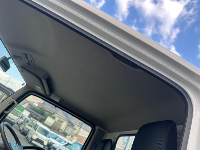 アトラストラック フルスーパーローＤＸ　３．０ディーゼルターボ　平ボディ　フロア５速　積載量１５００ｋｇ　４ナンバー　イージーヒルスタート　左側電動格納ミラー　リアＷタイヤ　タイミングチェーン　三方開　エアバッグ　取扱説明書　点検記録簿（21枚目）