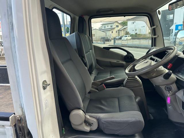 アトラストラック フルスーパーローＤＸ　３．０ディーゼルターボ　平ボディ　フロア５速　積載量１５００ｋｇ　４ナンバー　イージーヒルスタート　左側電動格納ミラー　リアＷタイヤ　タイミングチェーン　三方開　エアバッグ　取扱説明書　点検記録簿（23枚目）