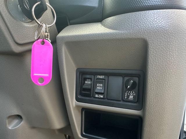 アトラストラック フルスーパーローＤＸ　３．０ディーゼルターボ　平ボディ　フロア５速　積載量１５００ｋｇ　４ナンバー　イージーヒルスタート　左側電動格納ミラー　リアＷタイヤ　タイミングチェーン　三方開　エアバッグ　取扱説明書　点検記録簿（26枚目）