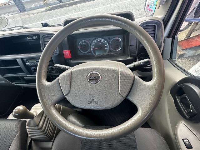 アトラストラック フルスーパーローＤＸ　３．０ディーゼルターボ　平ボディ　フロア５速　積載量１５００ｋｇ　４ナンバー　イージーヒルスタート　左側電動格納ミラー　リアＷタイヤ　タイミングチェーン　三方開　エアバッグ　取扱説明書　点検記録簿（27枚目）