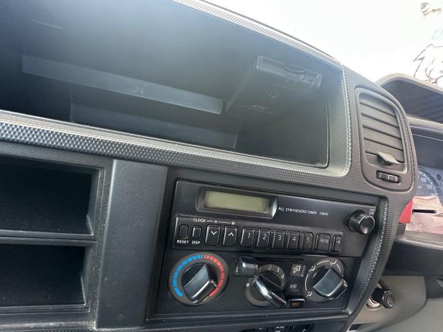 アトラストラック フルスーパーローＤＸ　３．０ディーゼルターボ　平ボディ　フロア５速　積載量１５００ｋｇ　４ナンバー　イージーヒルスタート　左側電動格納ミラー　リアＷタイヤ　タイミングチェーン　三方開　エアバッグ　取扱説明書　点検記録簿（30枚目）