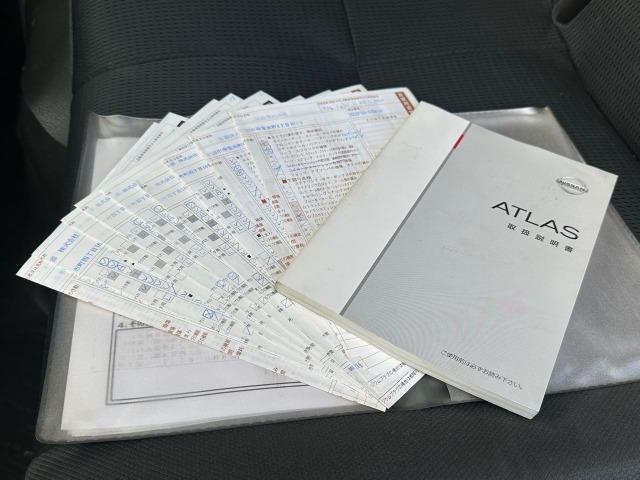 アトラストラック フルスーパーローＤＸ　３．０ディーゼルターボ　平ボディ　フロア５速　積載量１５００ｋｇ　４ナンバー　イージーヒルスタート　左側電動格納ミラー　リアＷタイヤ　タイミングチェーン　三方開　エアバッグ　取扱説明書　点検記録簿（35枚目）