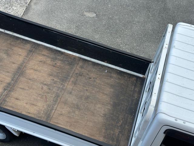 アトラストラック フルスーパーローＤＸ　３．０ディーゼルターボ　平ボディ　フロア５速　積載量１５００ｋｇ　４ナンバー　イージーヒルスタート　左側電動格納ミラー　リアＷタイヤ　タイミングチェーン　三方開　エアバッグ　取扱説明書　点検記録簿（39枚目）