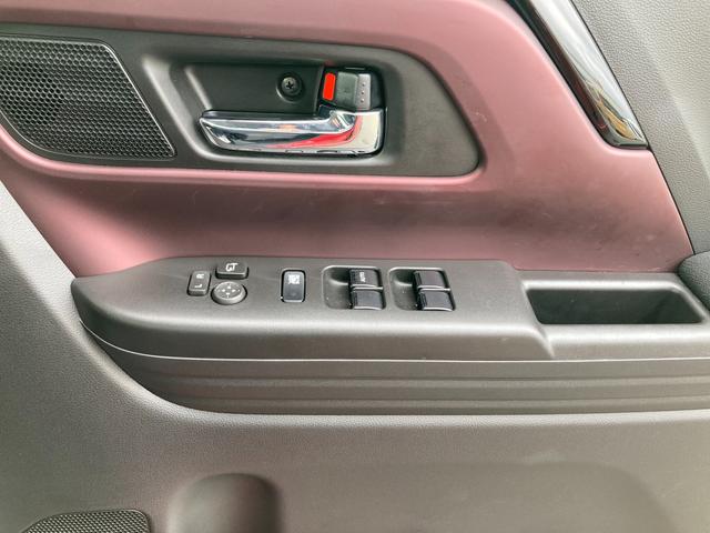 スペーシアカスタム カスタム　ＨＹＢＲＩＤ　ＸＳ　電動パーキングブレーキ　スライドドア　プッシュスタート　シートヒーター　オートエアコン　衝突被害軽減システム　横滑り防止機能　衝突安全ボディ　盗難防止システム　ステアリングヒーター　電動パーキングブレーキ　ブレーキホールド（30枚目）