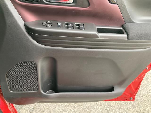 スペーシアカスタム カスタム　ＨＹＢＲＩＤ　ＸＳ　電動パーキングブレーキ　スライドドア　プッシュスタート　シートヒーター　オートエアコン　衝突被害軽減システム　横滑り防止機能　衝突安全ボディ　盗難防止システム　ステアリングヒーター　電動パーキングブレーキ　ブレーキホールド（31枚目）