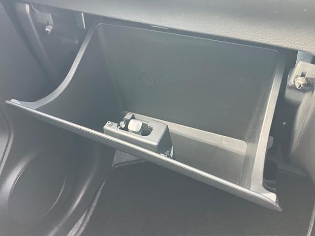 アルト Ｘ　ＣＤプレーヤー　ドライブレコーダー　シートヒーター　ドライブレコーダー　プッシュスタート　シートヒーター　オートエアコン　衝突被害軽減システム　アイドリングストップ　横滑り防止機能　衝突安全ボディ　盗難防止システム　ＣＤプレーヤー（32枚目）