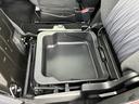 助手席シート下にも収納ありますよ☆