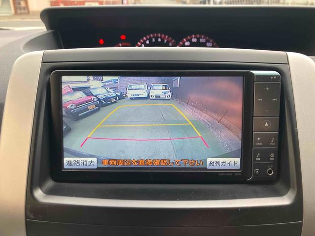 ヴォクシー ZS 煌 ETC バックカメラ ナビ TV 両側電動スライドドア HID スマートキー 電動格納ミラー 3列シート ウォークスルー CVT アルミホイール ミュージックプレイヤー接続可 記録簿 盗難防止システム(4枚目)