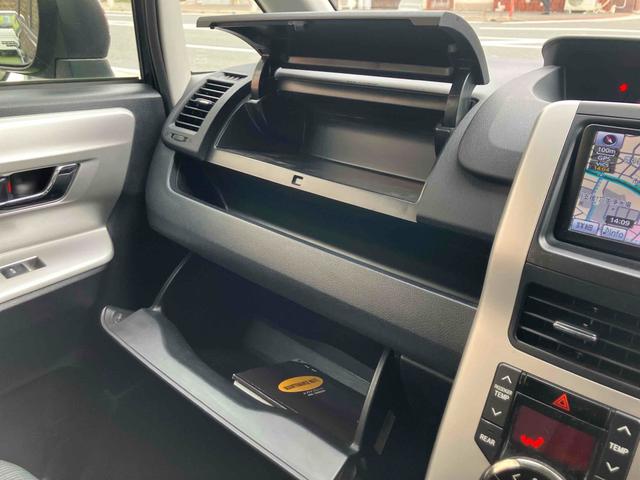 ヴォクシー ZS 煌 ETC バックカメラ ナビ TV 両側電動スライドドア HID スマートキー 電動格納ミラー 3列シート ウォークスルー CVT アルミホイール ミュージックプレイヤー接続可 記録簿 盗難防止システム(11枚目)