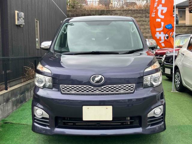 ヴォクシー ZS 煌 ETC バックカメラ ナビ TV 両側電動スライドドア HID スマートキー 電動格納ミラー 3列シート ウォークスルー CVT アルミホイール ミュージックプレイヤー接続可 記録簿 盗難防止システム(12枚目)