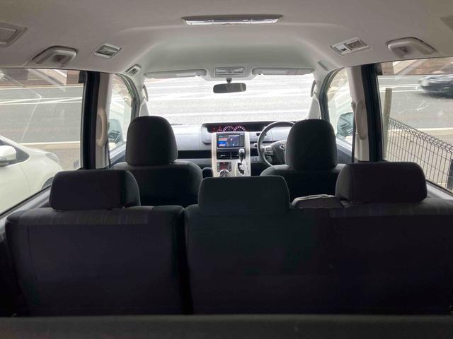 ヴォクシー ZS 煌 ETC バックカメラ ナビ TV 両側電動スライドドア HID スマートキー 電動格納ミラー 3列シート ウォークスルー CVT アルミホイール ミュージックプレイヤー接続可 記録簿 盗難防止システム(21枚目)